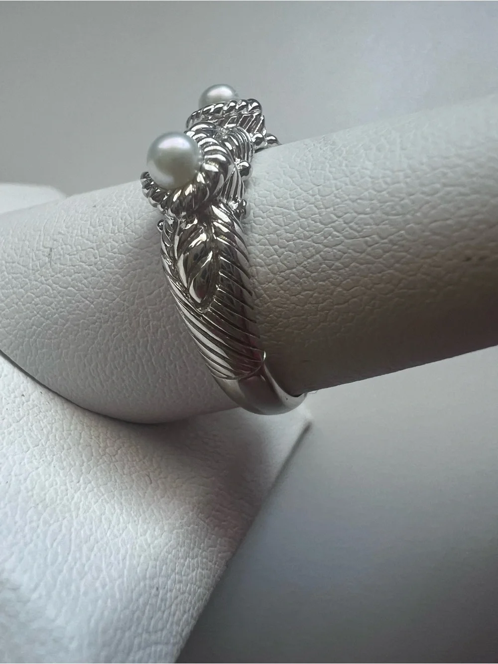 Judith Ripka 925 Sterling Silver 3 Pearl Cable Ring Size 9